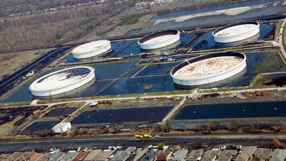 Утечка нефти из резервуаров, Новый Орлеан, 11 сентября 2005 года