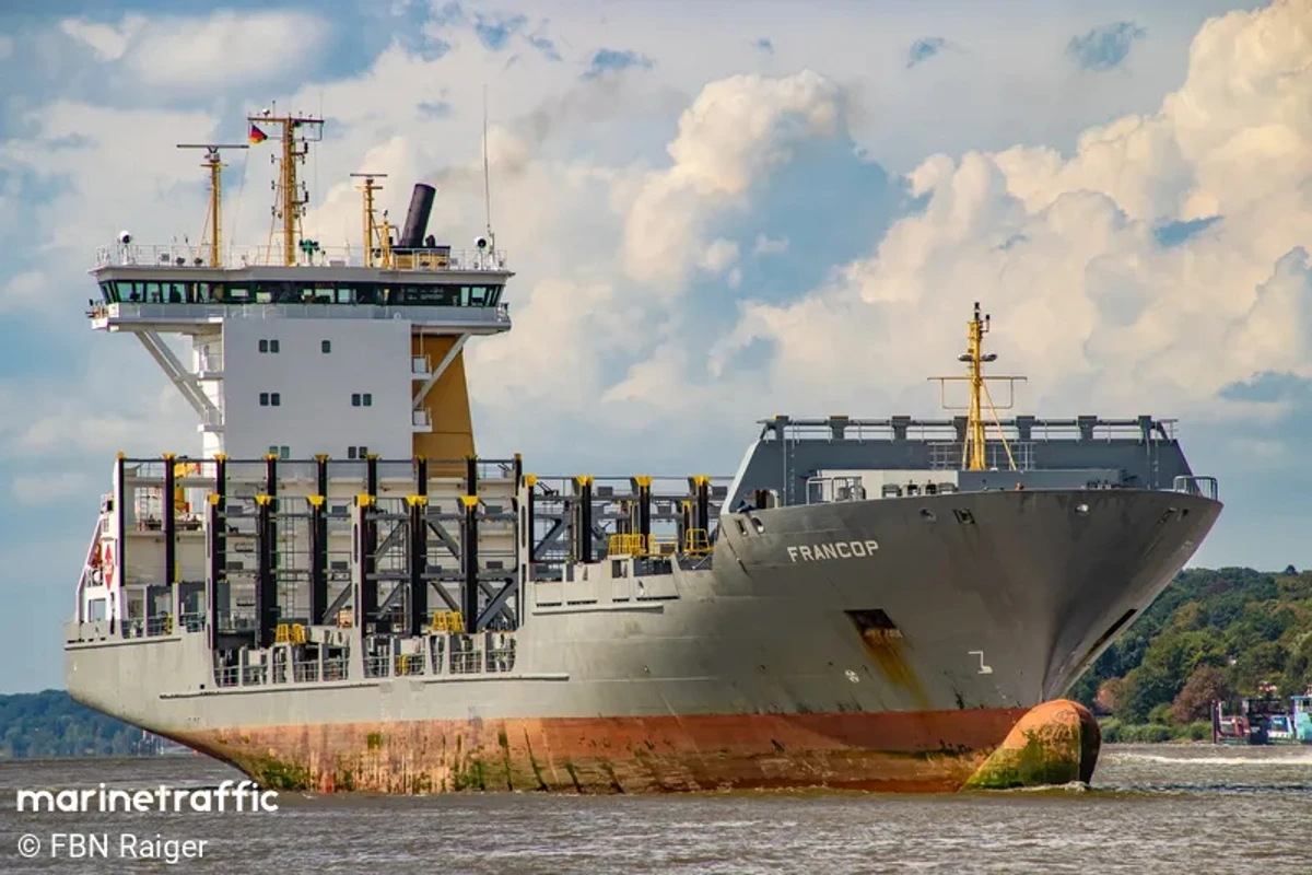 Российский корабль FESCO MONERON