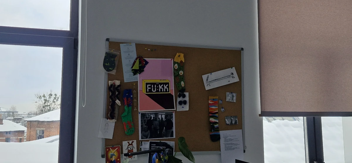 Стенд в офісі Dodo Socks