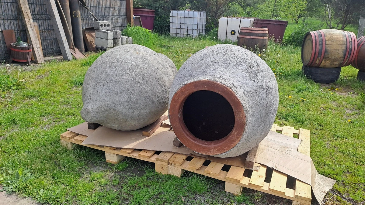 Для новых экспериментов Шоши приобрели грузинские амфоры.