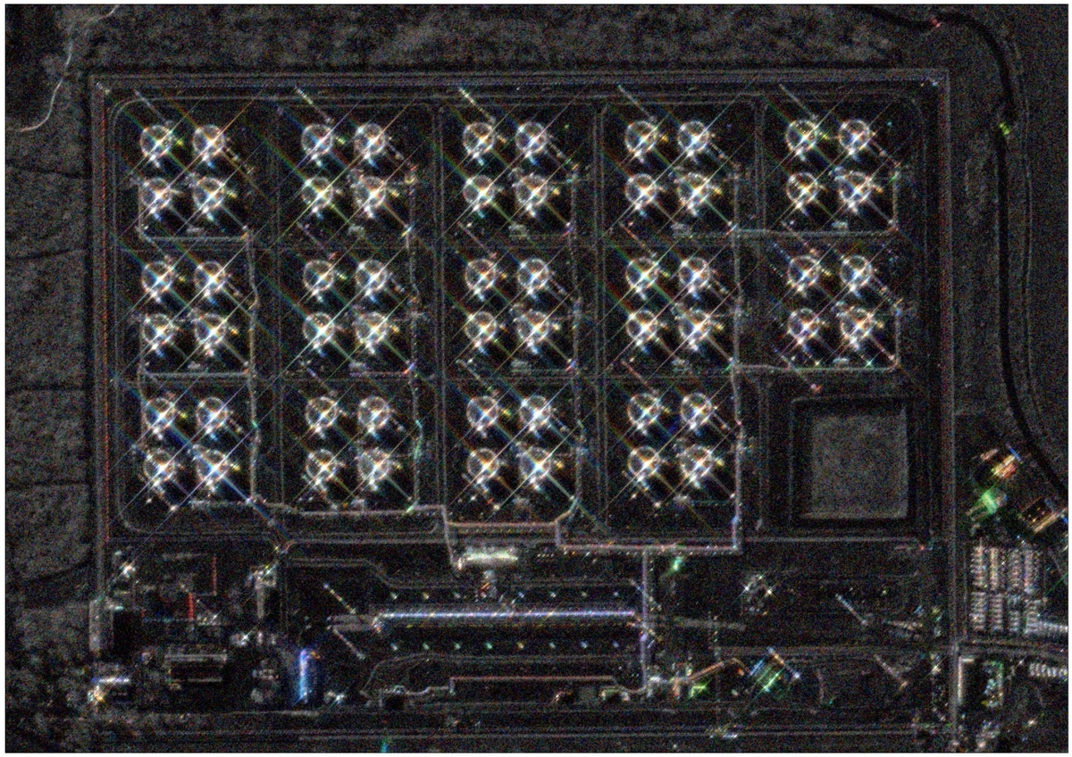 SAR-снимок российского нефтеперерабатывающего завода