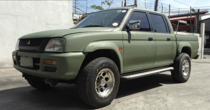 Ілюстративне фото позашляховика Mitsubishi-L200 у військовому виконанні