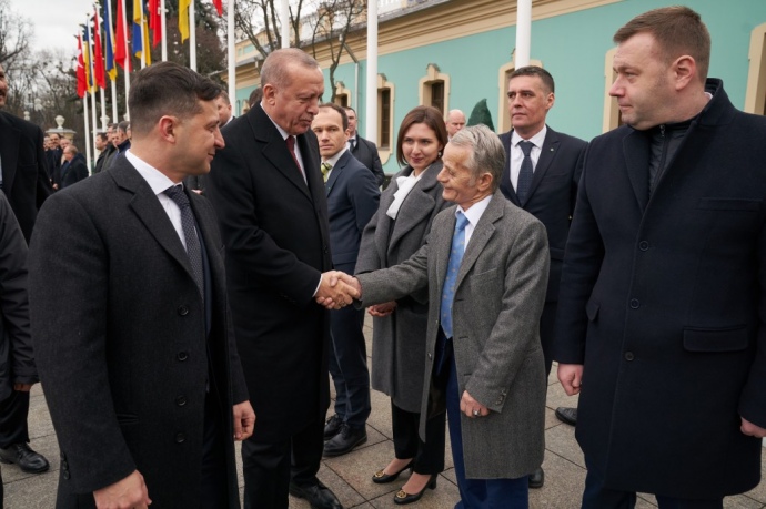 Президент Туреччини Реджеп Ердоган, президент України Володимир Зеленський та лідер кримськотатарського народу Мустафа Джемілєв