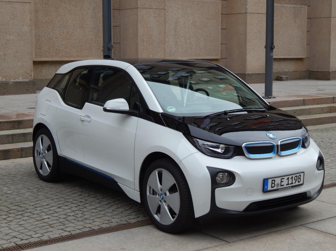 Серійний електромобіль BMW i3