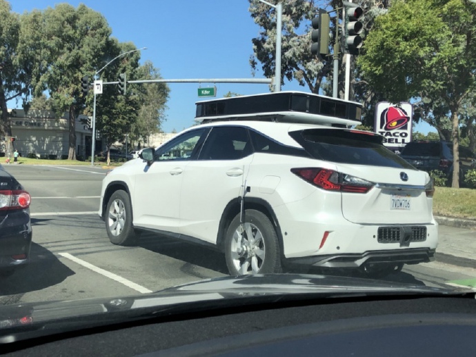 Lexus RX350 з лідаром від Apple