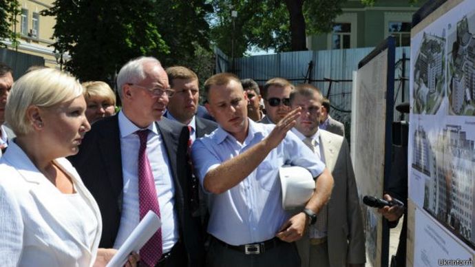За часів прем'єрства Миколи Азарова. На фото з екс-прем'єром Ірина Коваль