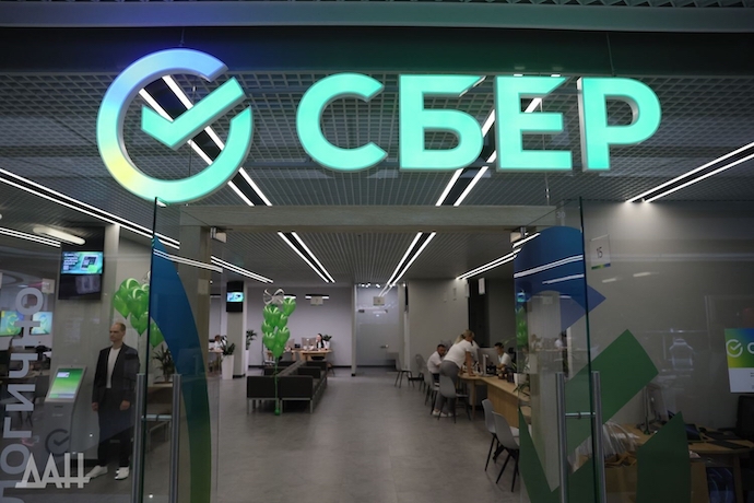 Первое полноформатное отделение «Сбербанка» в Донецке.